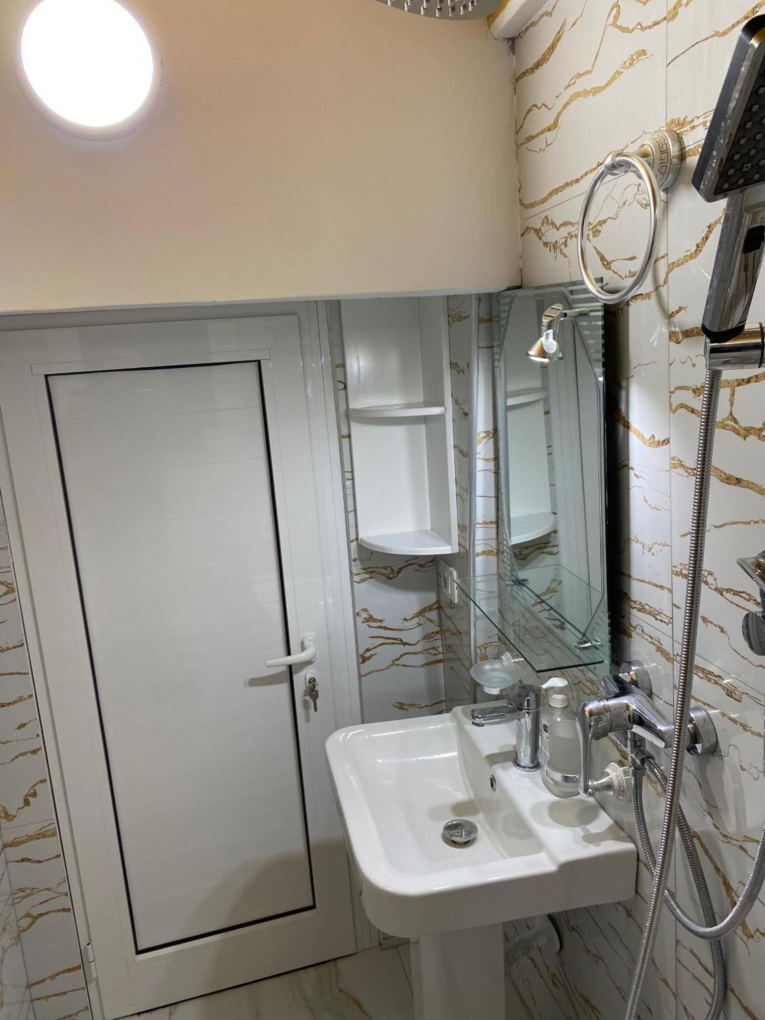 Guest House Rean 베라트 외부 사진
