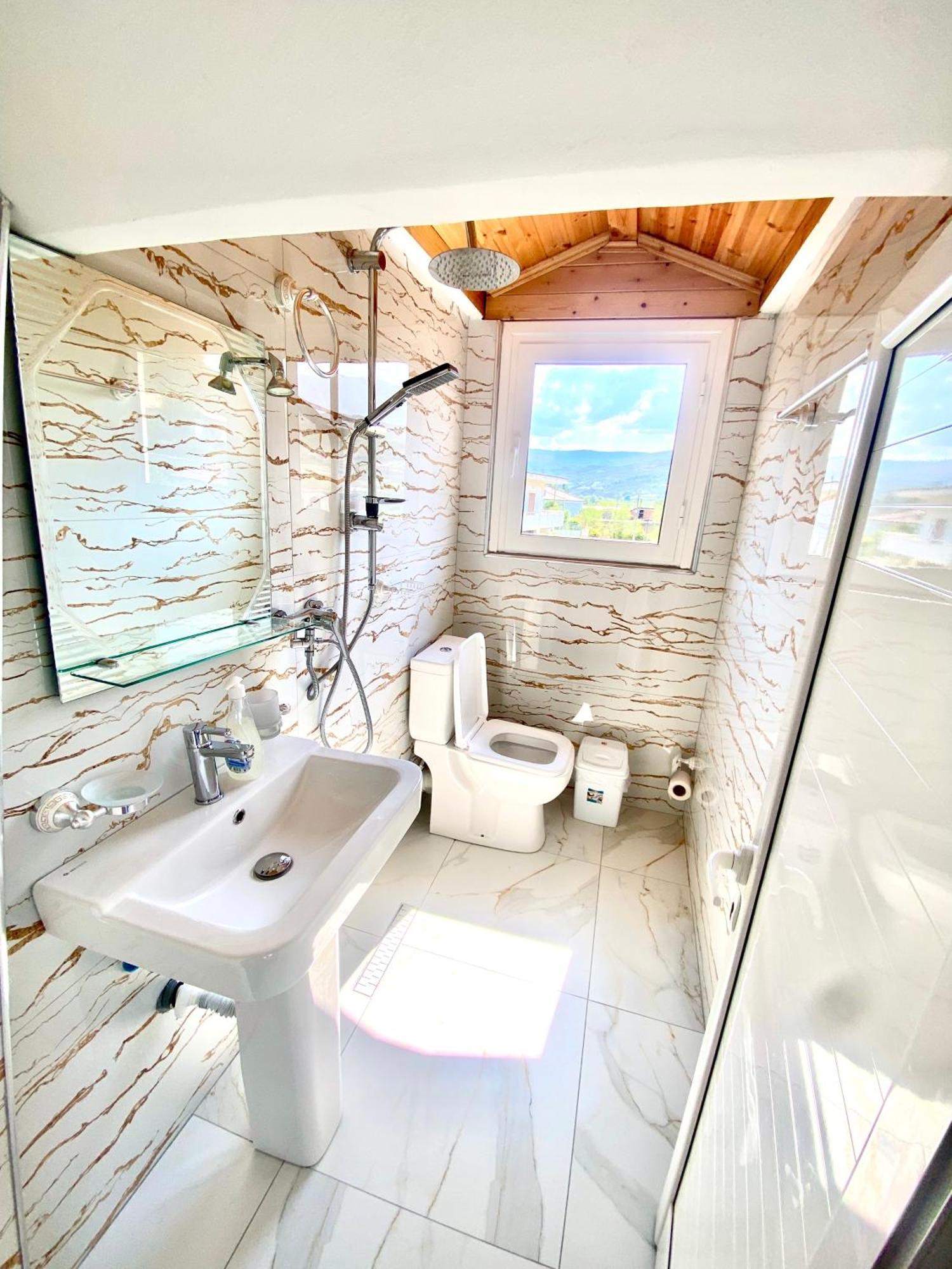 Guest House Rean 베라트 외부 사진